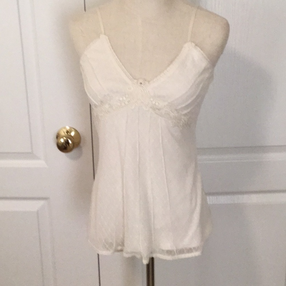 No Boundaries 🛍 cream-colored lace camisole